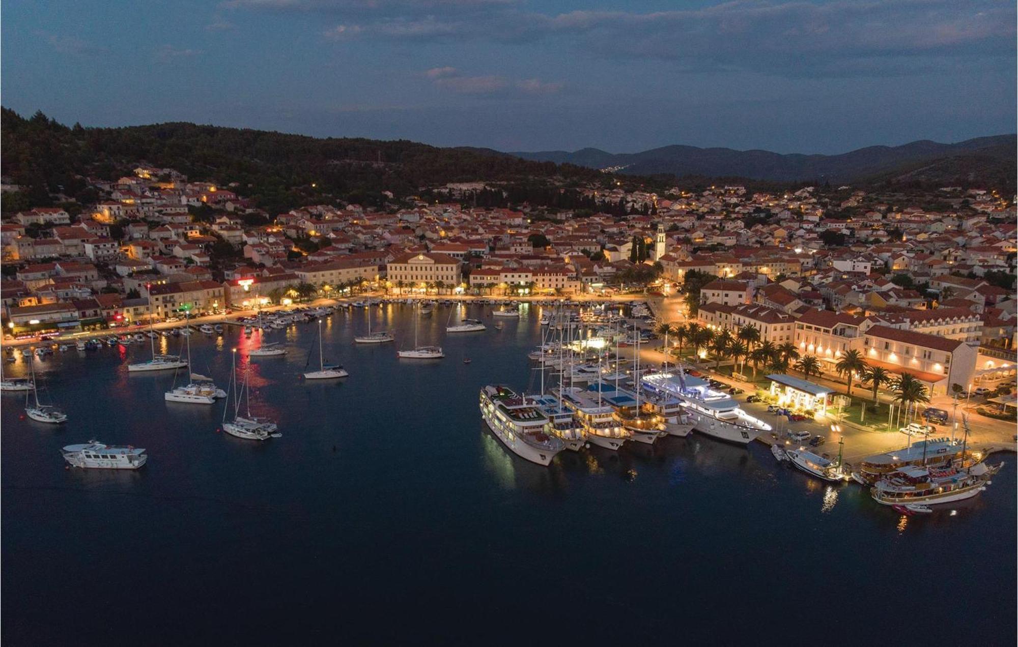 Beautiful Apartment In Vela Luka With Wifi ภายนอก รูปภาพ